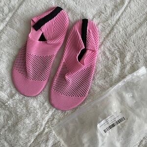 NWT Barefoot Quick Dry Water Sports Shoes Aqua Socks - Size 4.5-5.5 Women